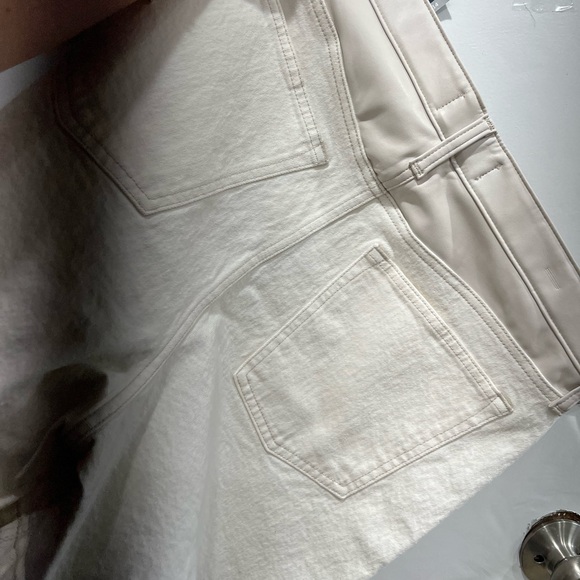 Abercrombie & Fitch Women's High-Waisted Cream Shorts - Picture 9 of 9